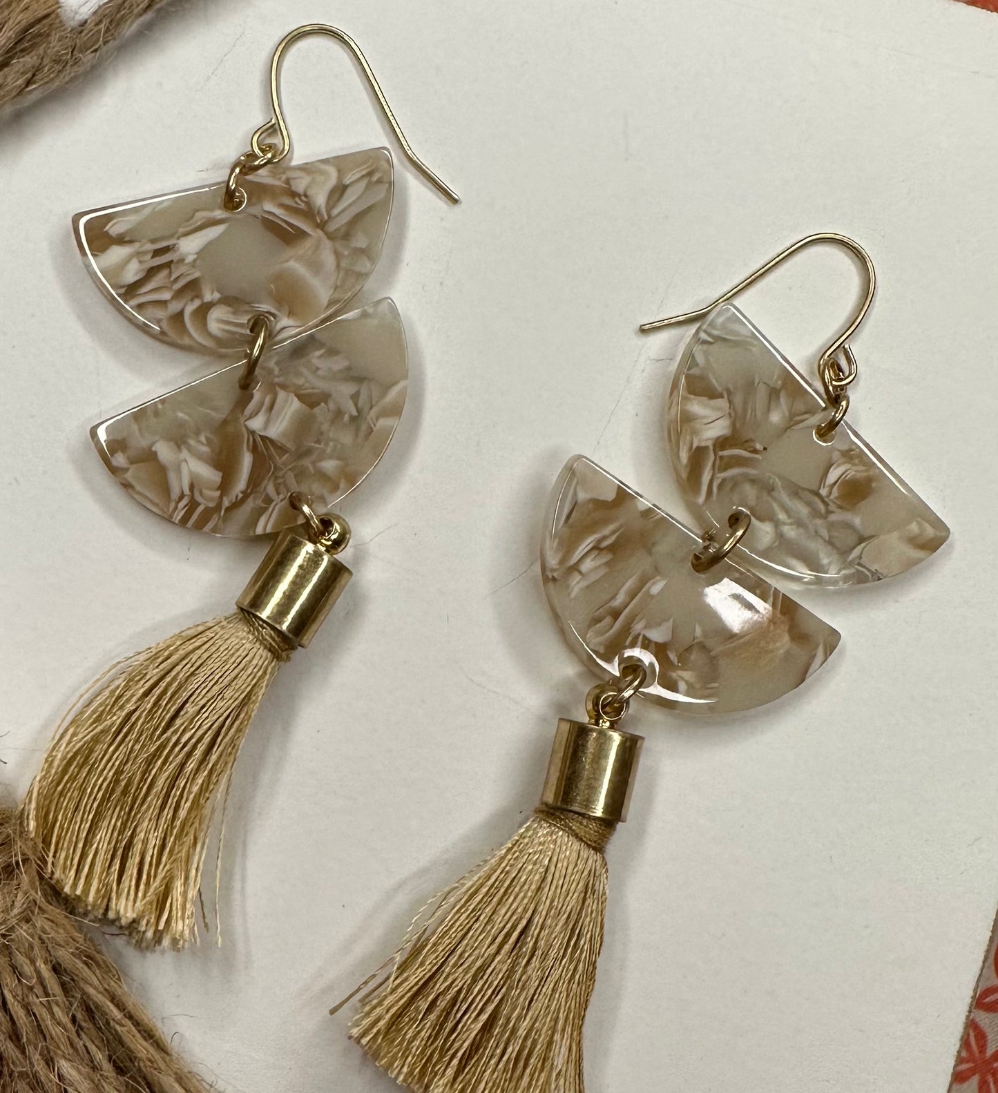 Neutral tassel